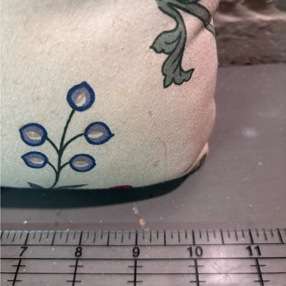 CAT SHAPED PILLOW Floral - Picture 5 of 7